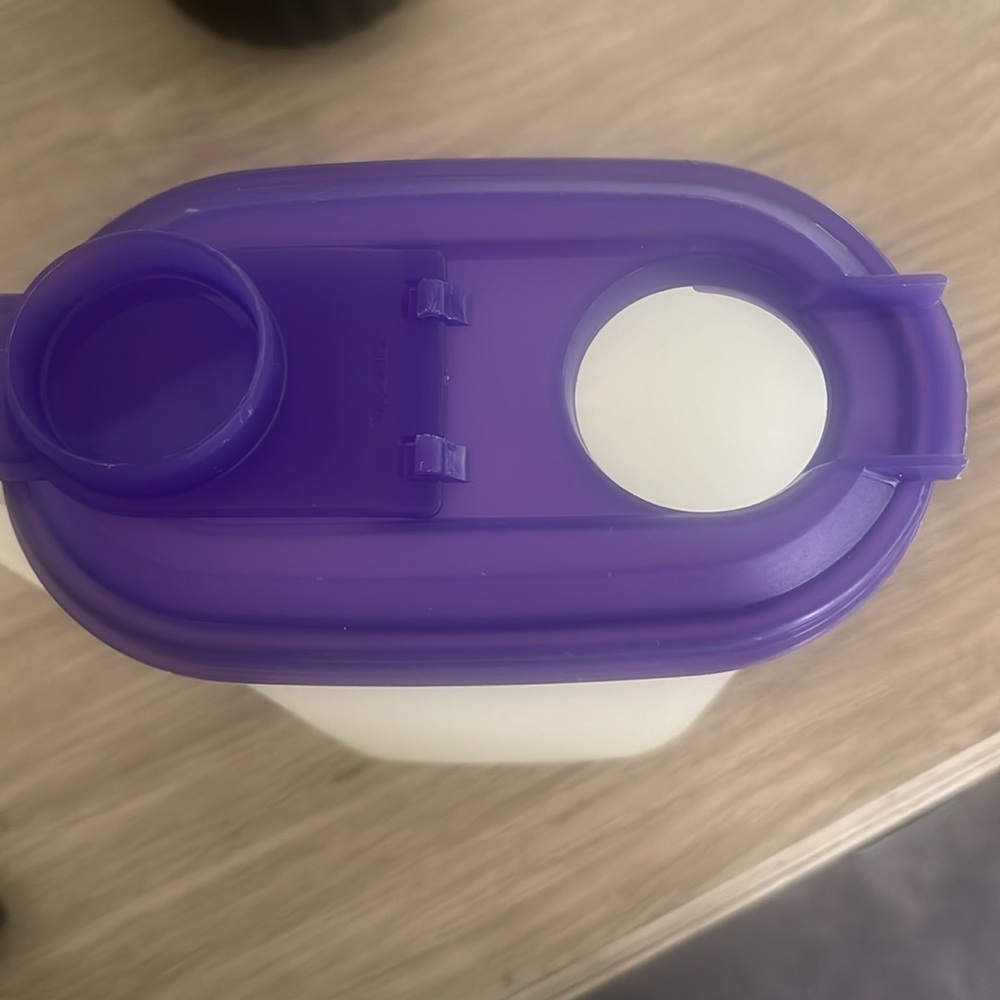 Tupperware 2 qt Pitcher - Picture 3 of 3